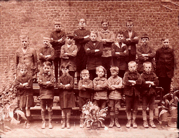 La classe des garons de Monsieur Alfred MATIS vers 1920