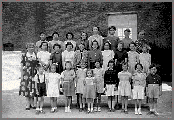 La classe de filles de Madame Marie Louise MERCIER-CARLIER en 1952-1953