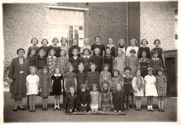 La classe de filles de Madame Marie Louise MERCIER-CARLIER en 1938-1939